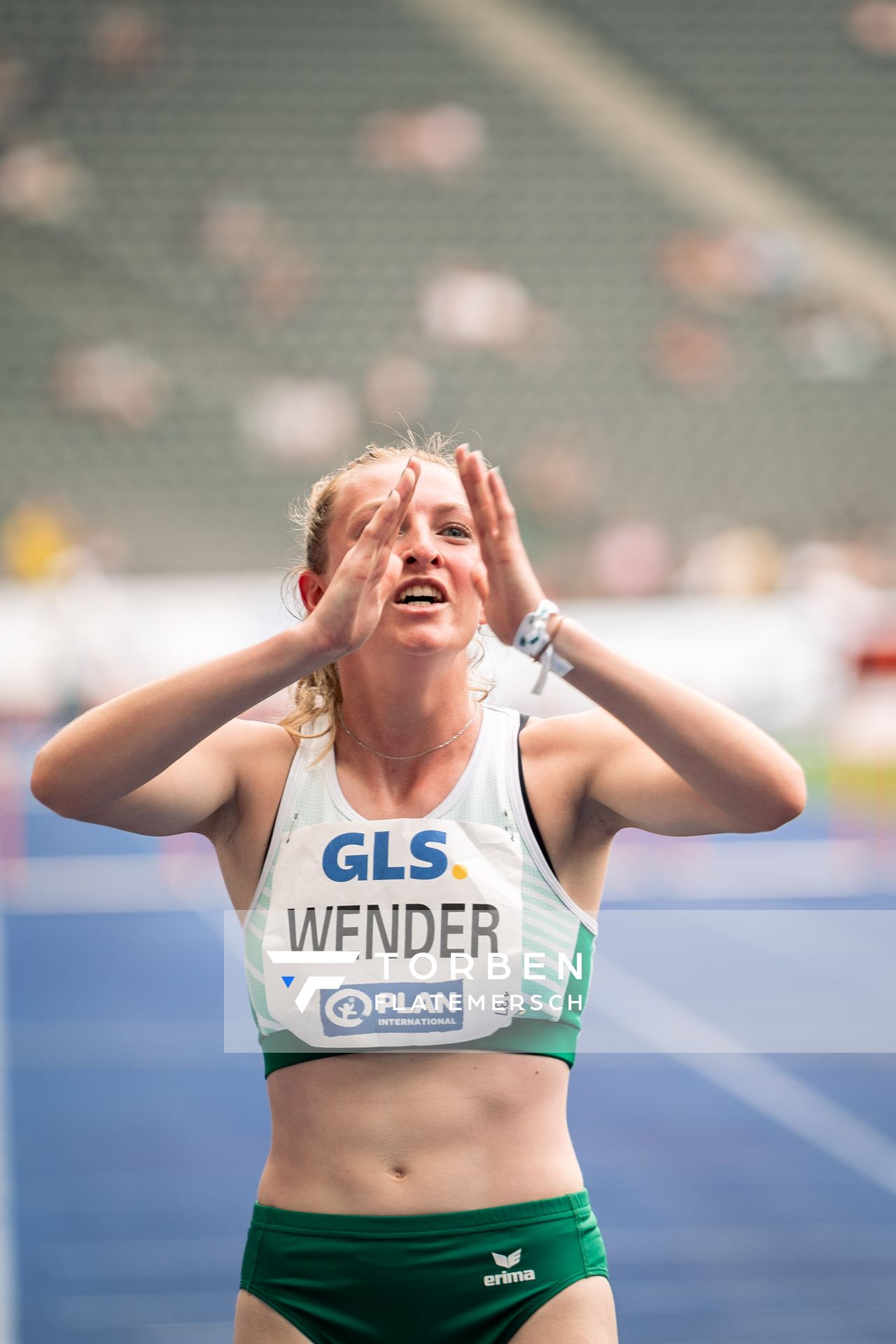 Gisele Wender (SV Preussen Berlin) vor dem 400m Huerden Halbfinale waehrend der deutschen Leichtathletik-Meisterschaften im Olympiastadion am 25.06.2022 in Berlin